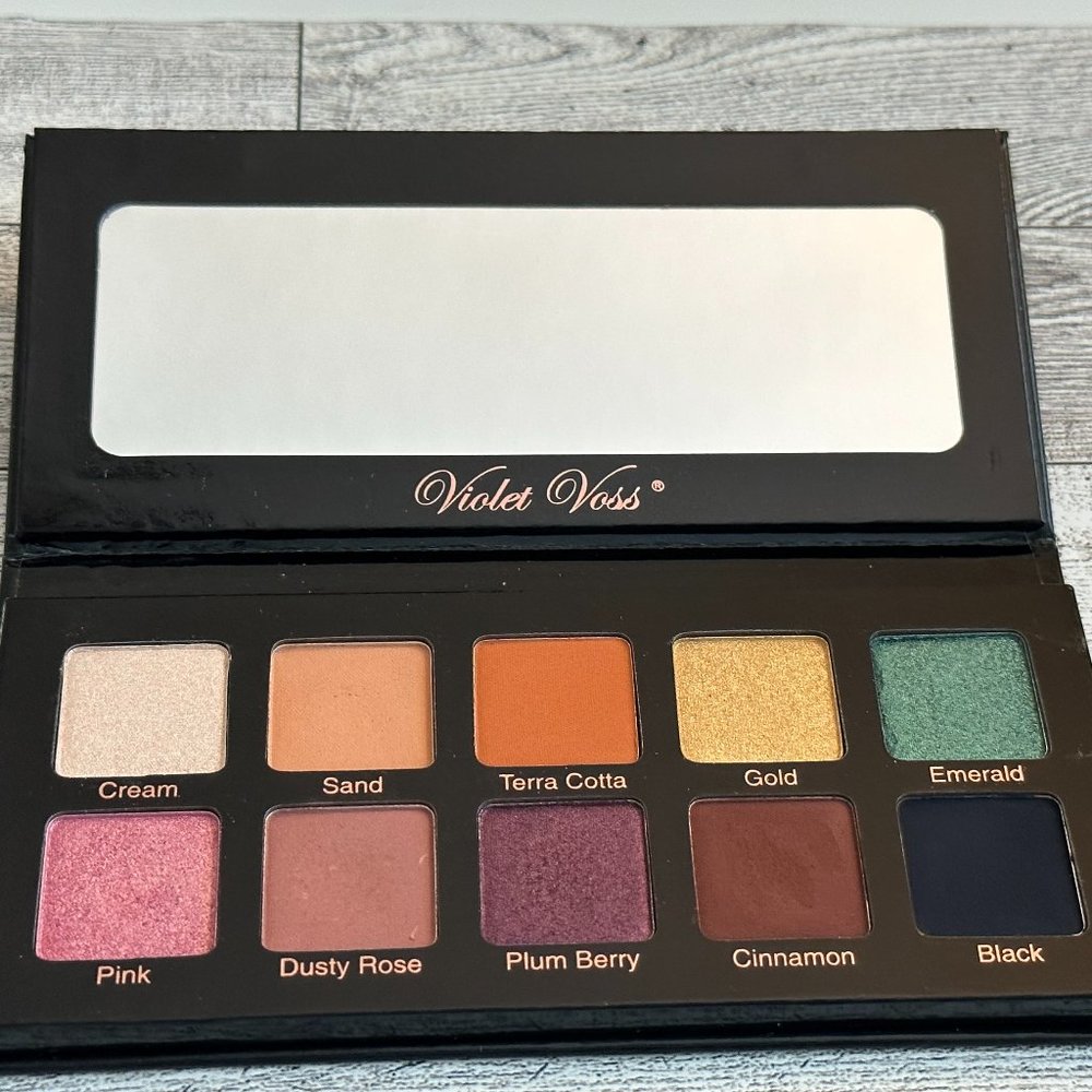 Essentials Violet Voss Eyeshadow Palette